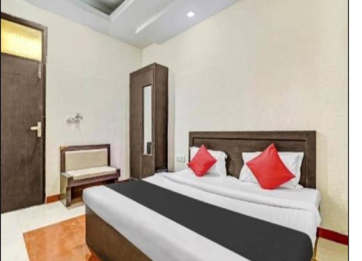 Hotel Om Sai Nath Hotel&restaurant By Wb Agra (Uttar Pradesh)