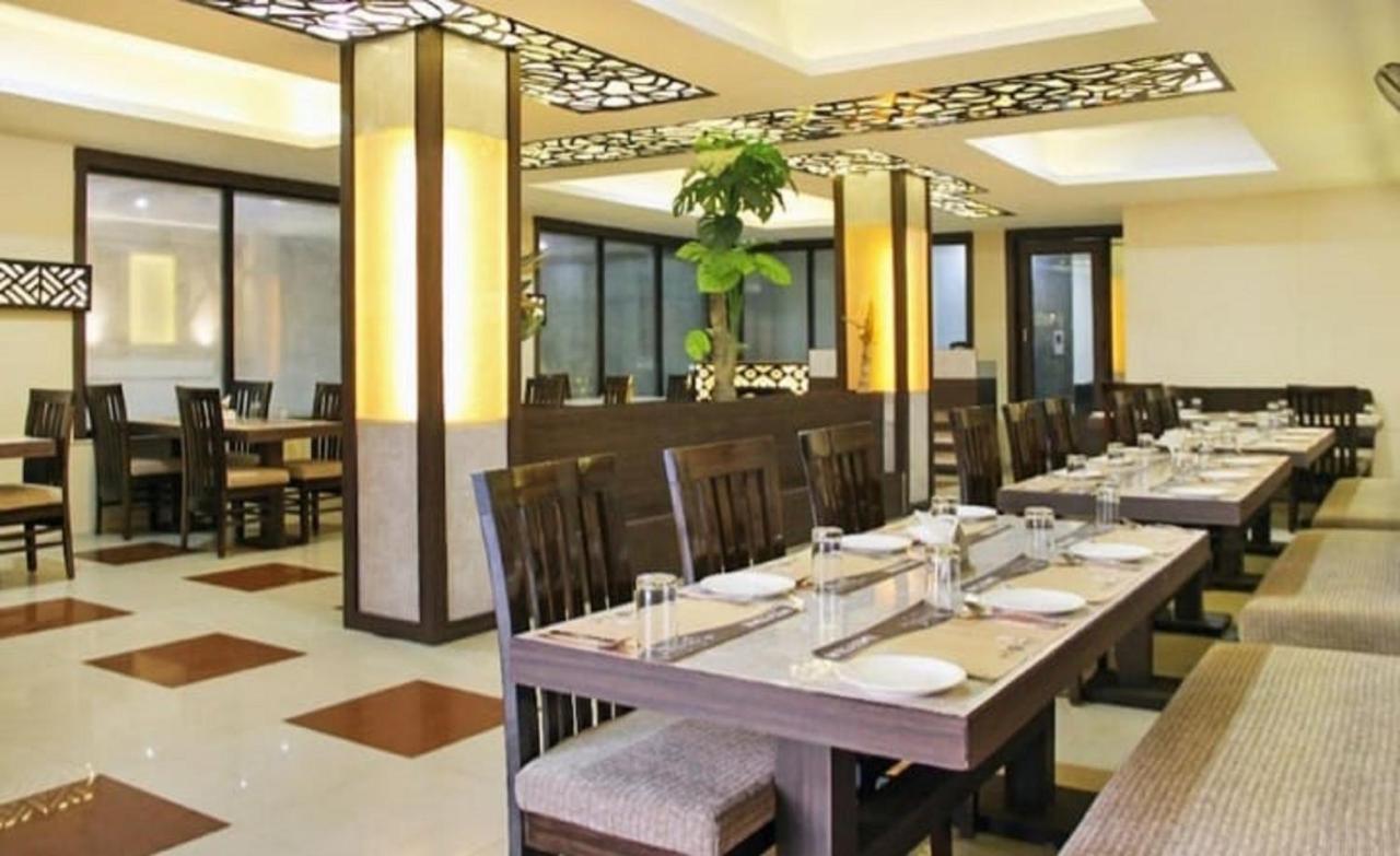 Hotel Om Sai Nath Hotel&restaurant By Wb Agra (Uttar Pradesh)