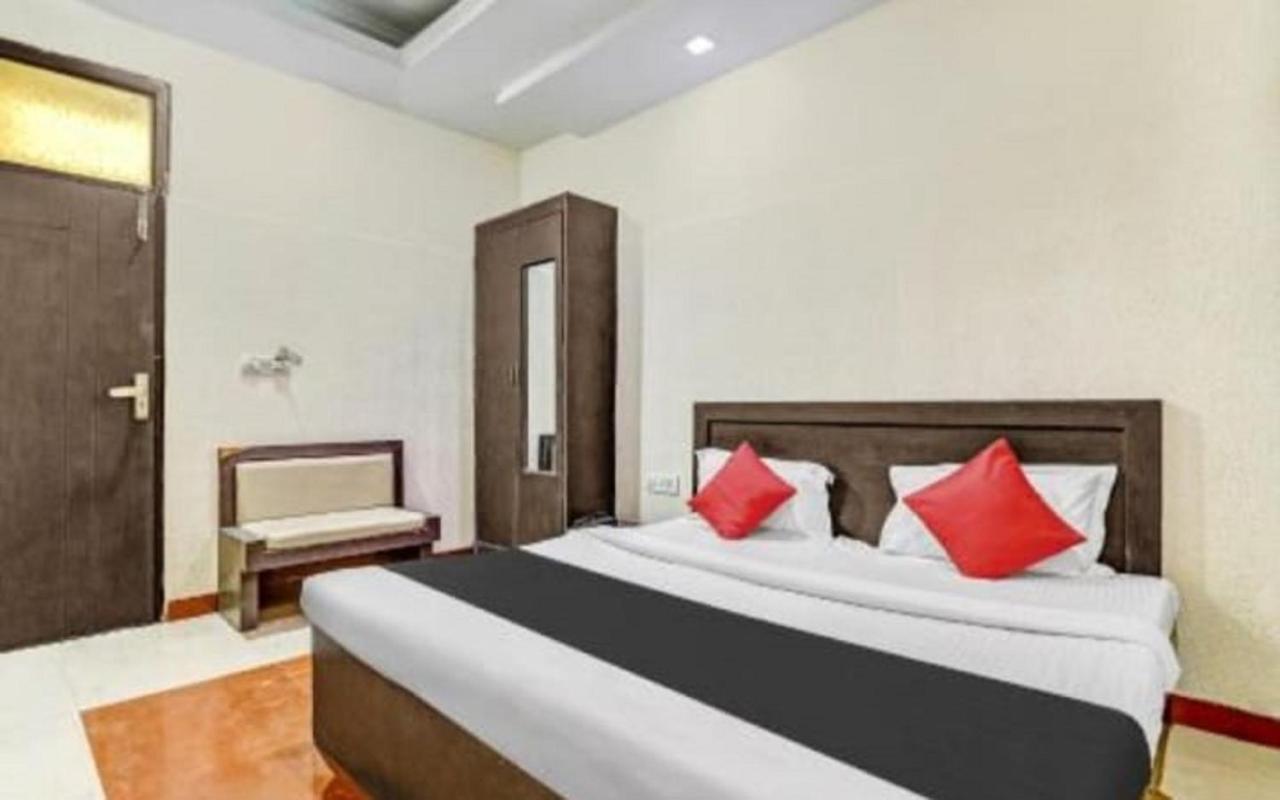 Hotel Om Sai Nath Hotel&restaurant By Wb *