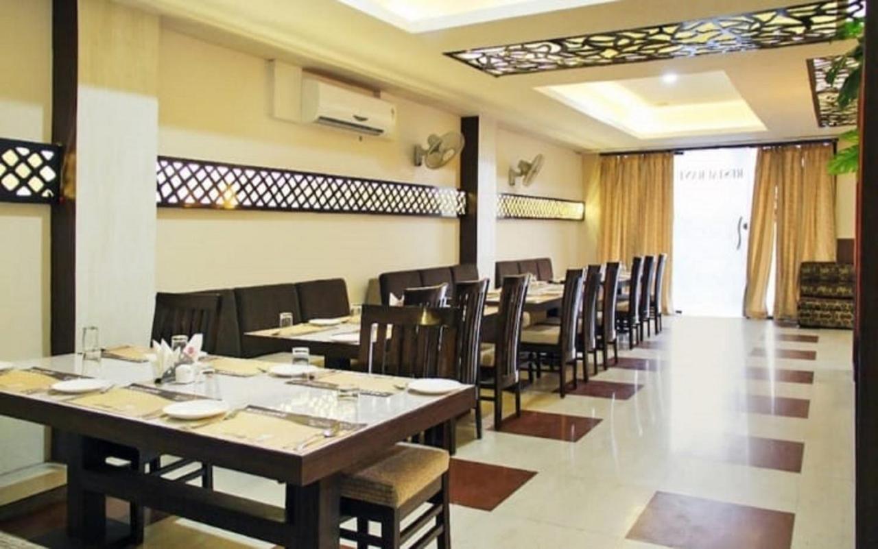 Hotel Om Sai Nath Hotel&restaurant By Wb